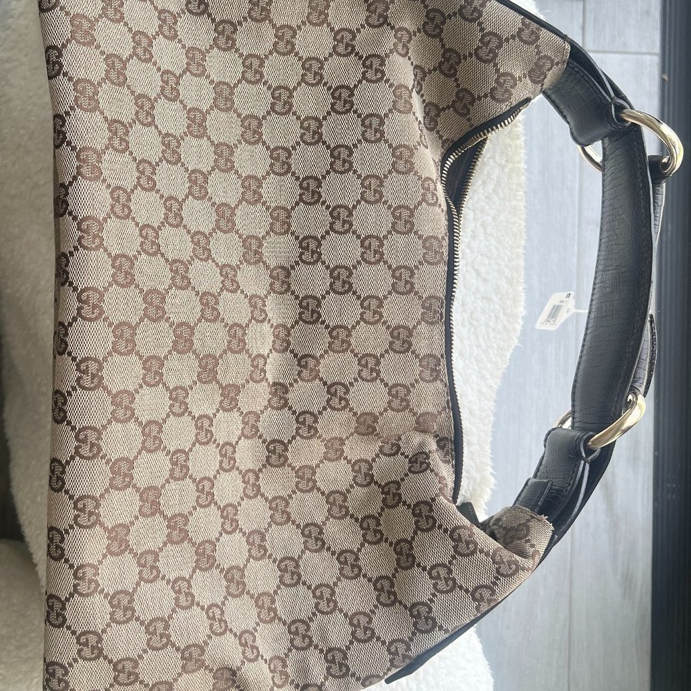 GUCCI SHOULDER BAG REAL AND NEW